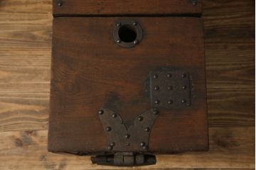 和製アンティーク　欅(ケヤキ)材　使い込まれた風合いが味わい深い銭箱(銭函)(R-078799)