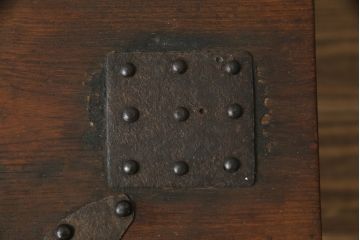 和製アンティーク　欅(ケヤキ)材　使い込まれた風合いが味わい深い銭箱(銭函)(R-078799)