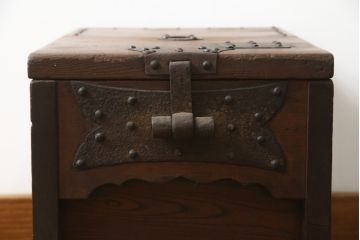 和製アンティーク　欅(ケヤキ)材　使い込まれた風合いが味わい深い銭箱(銭函)(R-078799)
