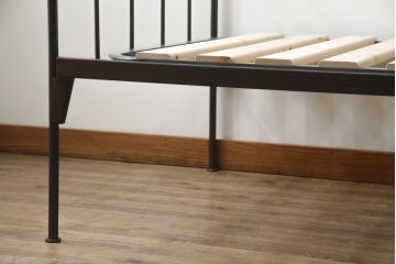 スペインビンテージ　シックで洗練されたデザインが素敵なアイアン製ベッドフレーム(シングルサイズ、ヴィンテージ)(R-078801)