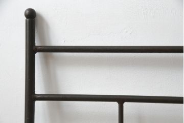 スペインビンテージ　シックで洗練されたデザインが素敵なアイアン製ベッドフレーム(シングルサイズ、ヴィンテージ)(R-078801)