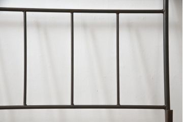 スペインビンテージ　シックで洗練されたデザインが素敵なアイアン製ベッドフレーム(シングルサイズ、ヴィンテージ)(R-078801)