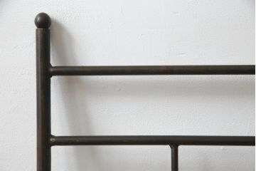 スペインビンテージ　シックで洗練されたデザインが素敵なアイアン製ベッドフレーム(シングルサイズ、ヴィンテージ)(R-078801)