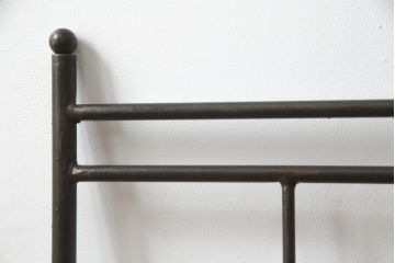 スペインビンテージ　シックで洗練されたデザインが素敵なアイアン製ベッドフレーム(シングルサイズ、ヴィンテージ)(R-078801)
