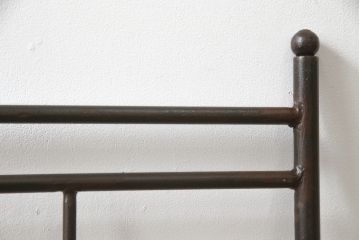 スペインビンテージ　シックで洗練されたデザインが素敵なアイアン製ベッドフレーム(シングルサイズ、ヴィンテージ)(R-078801)