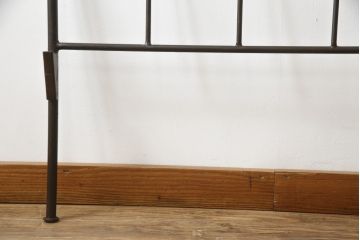 スペインビンテージ　シックで洗練されたデザインが素敵なアイアン製ベッドフレーム(シングルサイズ、ヴィンテージ)(R-078801)
