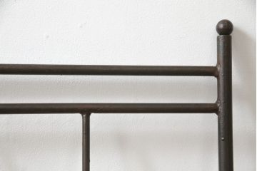 スペインビンテージ　シックで洗練されたデザインが素敵なアイアン製ベッドフレーム(シングルサイズ、ヴィンテージ)(R-078801)