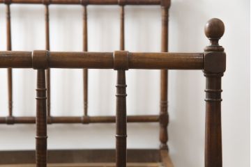 イギリスアンティーク　バーチ材　上品なデザインのベッドフレーム(セミダブル、木製ベッド、英国)(R-078805)