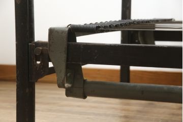 アメリカアンティーク　アイアンフレームがお洒落なベッドフレーム(シングル)(R-078806)