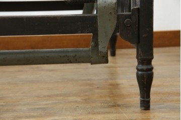 アメリカアンティーク　アイアンフレームがお洒落なベッドフレーム　(R-078806)