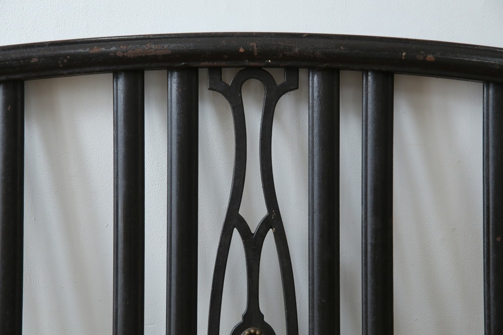 アメリカアンティーク　アイアンフレームがお洒落なベッドフレーム　(R-078806)