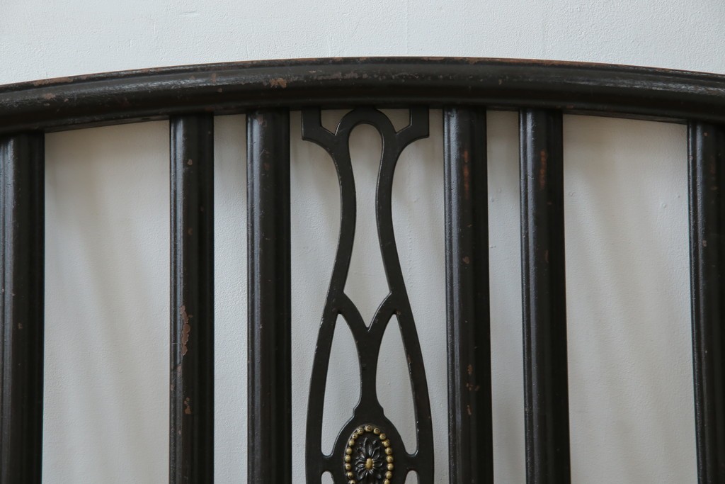 アメリカアンティーク　アイアンフレームがお洒落なベッドフレーム　(R-078806)