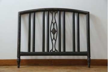 アメリカアンティーク　アイアンフレームがお洒落なベッドフレーム　(R-078806)