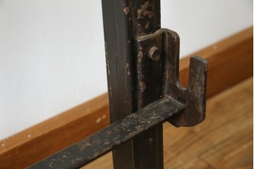 アメリカアンティーク　アイアンフレームがお洒落なベッドフレーム　(R-078806)