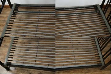 アメリカアンティーク　アイアンフレームがお洒落なベッドフレーム　(R-078806)