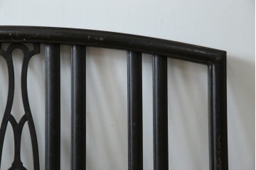 アメリカアンティーク　アイアンフレームがお洒落なベッドフレーム　(R-078806)