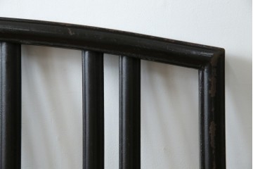 アメリカアンティーク　アイアンフレームがお洒落なベッドフレーム　(R-078806)