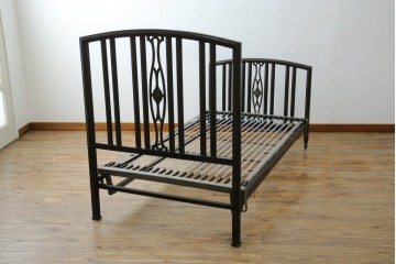 アメリカアンティーク　アイアンフレームがお洒落なベッドフレーム　(R-078806)