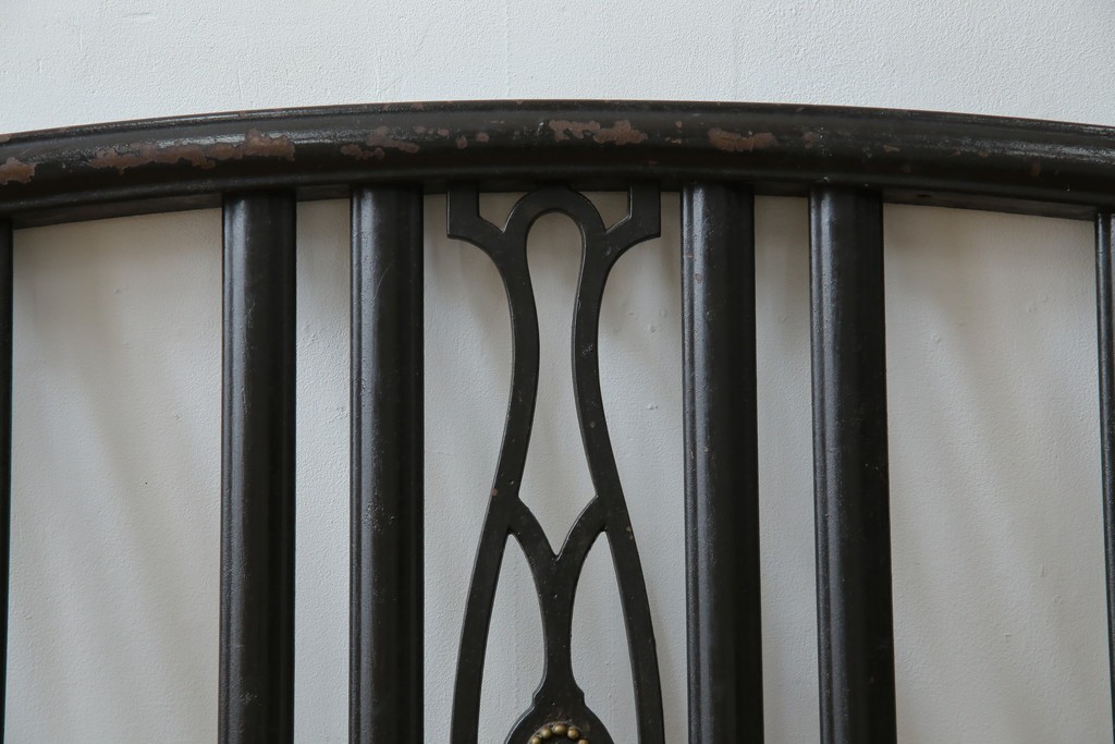 アメリカアンティーク　アイアンフレームがお洒落なベッドフレーム　(R-078806)