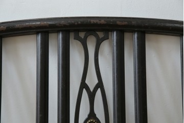 アメリカアンティーク　アイアンフレームがお洒落なベッドフレーム　(R-078806)