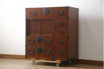 中古　美品!!　高級品　国産　職人手作り　三方欅(ケヤキ)材　内部桐材　和の空間づくりにおすすめのアンティーク調時代箪笥(和箪笥、収納箪笥、整理箪笥)(R-078807)