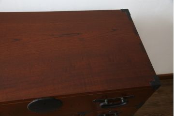 中古　美品!!　高級品　国産　職人手作り　三方欅(ケヤキ)材　内部桐材　和の空間づくりにおすすめのアンティーク調時代箪笥(和箪笥、収納箪笥、整理箪笥)(R-078807)