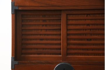 中古　美品!!　高級品　国産　職人手作り　三方欅(ケヤキ)材　内部桐材　和の空間づくりにおすすめのアンティーク調時代箪笥(和箪笥、収納箪笥、整理箪笥)(R-078807)