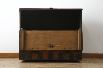 アジアンアンティーク　松材　金具の立派なバンダチ(バンダジ、半閉櫃、李朝箪笥、時代箪笥、収納箪笥、サイドボード)(R-078808)