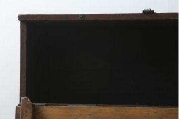 アジアンアンティーク　松材　金具の立派なバンダチ(バンダジ、半閉櫃、李朝箪笥、時代箪笥、収納箪笥、サイドボード)(R-078808)