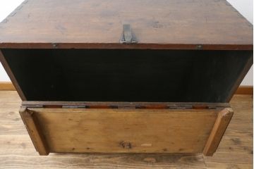 アジアンアンティーク　松材　金具の立派なバンダチ(バンダジ、半閉櫃、李朝箪笥、時代箪笥、収納箪笥、サイドボード)(R-078808)