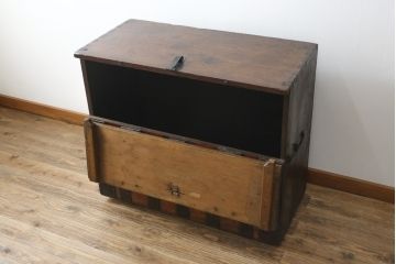 アジアンアンティーク　松材　金具の立派なバンダチ(バンダジ、半閉櫃、李朝箪笥、時代箪笥、収納箪笥、サイドボード)(R-078808)
