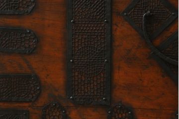 アジアンアンティーク　松材　金具の立派なバンダチ(バンダジ、半閉櫃、李朝箪笥、時代箪笥、収納箪笥、サイドボード)(R-078808)