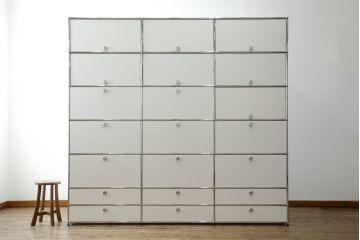 中古　USMハラー(USM Haller)　3列7段(3×7)　美しくシンプルなデザインが目を引く鉄製収納棚(戸棚、キャビネット)(定価約186万円)(R-078810)