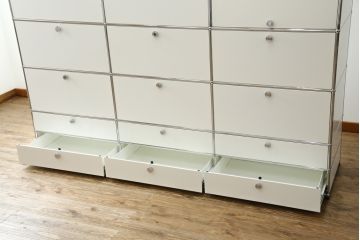 中古　USMハラー(USM Haller)　3列7段(3×7)　美しくシンプルなデザインが目を引く鉄製収納棚(戸棚、キャビネット)(定価約186万円)(R-078810)