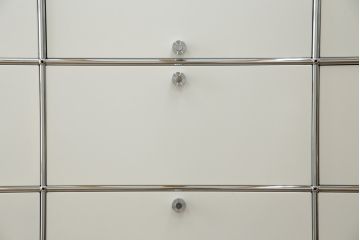 中古　USMハラー(USM Haller)　3列7段(3×7)　美しくシンプルなデザインが目を引く鉄製収納棚(戸棚、キャビネット)(定価約186万円)(R-078810)