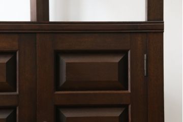 中古　松本民芸家具　丁寧に面取りされたデザインが魅力的な隅棚(コーナーキャビネット、収納棚、戸棚、電話台、飾り棚、花台、飾り台)(定価約22万円)(R-078814)