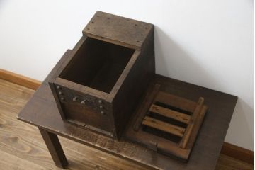 和製アンティーク　栗材　時代の流れを感じる佇まいが魅力的な銭箱(銭函)(R-078815)