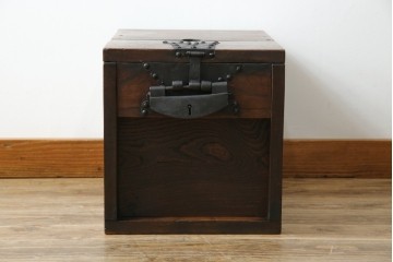 和製アンティーク　漆塗り　総欅(ケヤキ)材　落ち着いた木の色味が魅力的な銭箱(銭函)(R-078816)