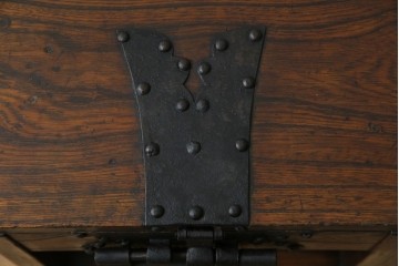 和製アンティーク　漆塗り　総欅(ケヤキ)材　落ち着いた木の色味が魅力的な銭箱(銭函)(R-078816)