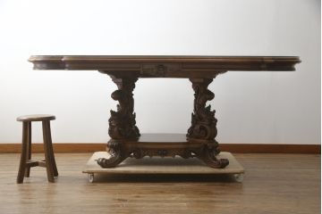 中古　最高級　イタリア輸入家具　マホガニー材　素晴らしい彫刻のダイニングテーブル(食卓、4人掛け、6人掛け)(定価約400万円)(R-078819)