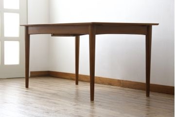 北欧ビンテージ　チーク材　シンプルですっきりとした佇まいが魅力的なエクステンションテーブル(ダイニングテーブル、4人掛け、6人掛け、食卓、作業台、ヴィンテージ)(R-078820)