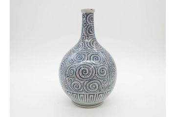 江戸〜明治期　古伊万里　染付　蛸唐草模様が見事な徳利(伊万里、花瓶、花入、花器、酒器、とっくり、和食器)(R-078822)