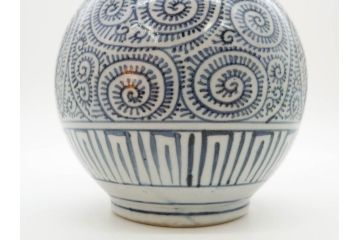 江戸〜明治期　古伊万里　染付　蛸唐草模様が見事な徳利(伊万里、花瓶、花入、花器、酒器、とっくり、和食器)(R-078822)