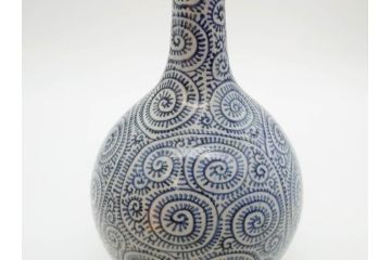 江戸〜明治期　古伊万里　染付　蛸唐草模様が見事な徳利(伊万里、花瓶、花入、花器、酒器、とっくり、和食器)(R-078822)