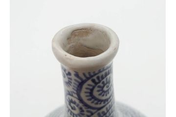 江戸〜明治期　古伊万里　染付　蛸唐草模様が見事な徳利(伊万里、花瓶、花入、花器、酒器、とっくり、和食器)(R-078822)