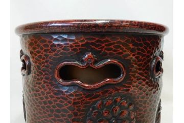 明治期　時代物　上手物　彫刻　鎌倉彫り　菊文　匠の技が光る彫刻が美しい火鉢(漆器、木製、丸火鉢、手あぶり)(R-078823)