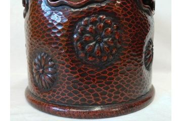 明治期　時代物　上手物　彫刻　鎌倉彫り　菊文　匠の技が光る彫刻が美しい火鉢(漆器、木製、丸火鉢、手あぶり)(R-078823)