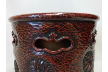 明治期　時代物　上手物　彫刻　鎌倉彫り　菊文　匠の技が光る彫刻が美しい火鉢(漆器、木製、丸火鉢、手あぶり)(R-078823)
