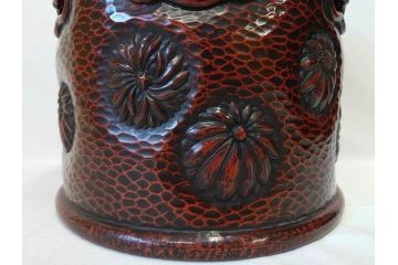 明治期　時代物　上手物　彫刻　鎌倉彫り　菊文　匠の技が光る彫刻が美しい火鉢(漆器、木製、丸火鉢、手あぶり)(R-078823)