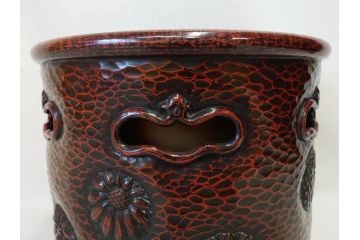 明治期　時代物　上手物　彫刻　鎌倉彫り　菊文　匠の技が光る彫刻が美しい火鉢(漆器、木製、丸火鉢、手あぶり)(R-078823)